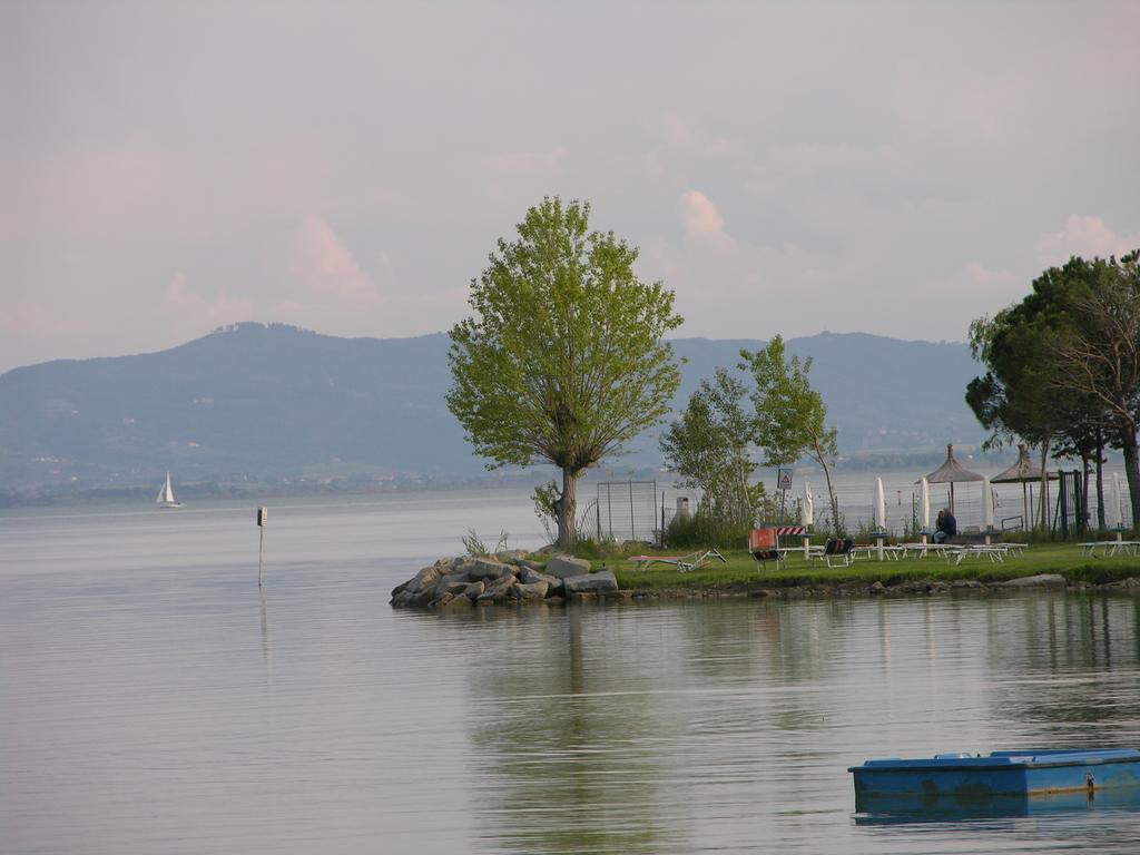 Appartamento Vacanze Magnolia E Glicine Tuoro sul Trasimeno Exteriör bild