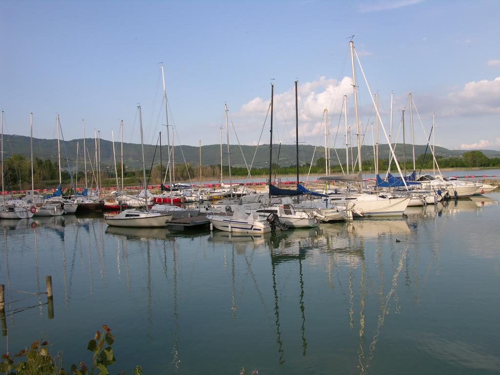 Appartamento Vacanze Magnolia E Glicine Tuoro sul Trasimeno Exteriör bild